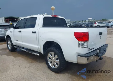 2010 Toyota Tundra Grade 5.7L V8 z USA, uszkodzony, nr VIN 5TFEY5F18AX082743